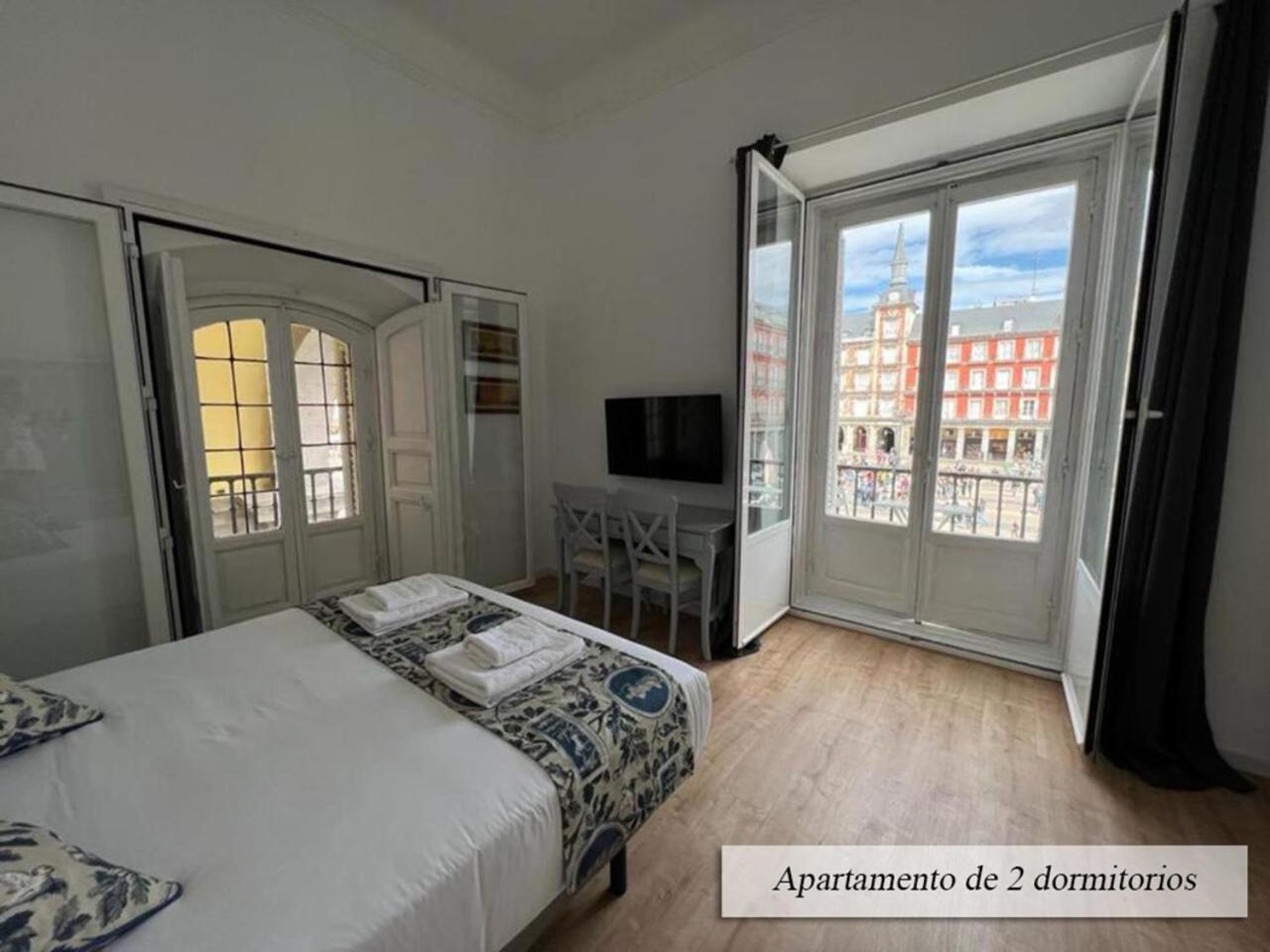Plaza Mayor Madrid Exterior photo